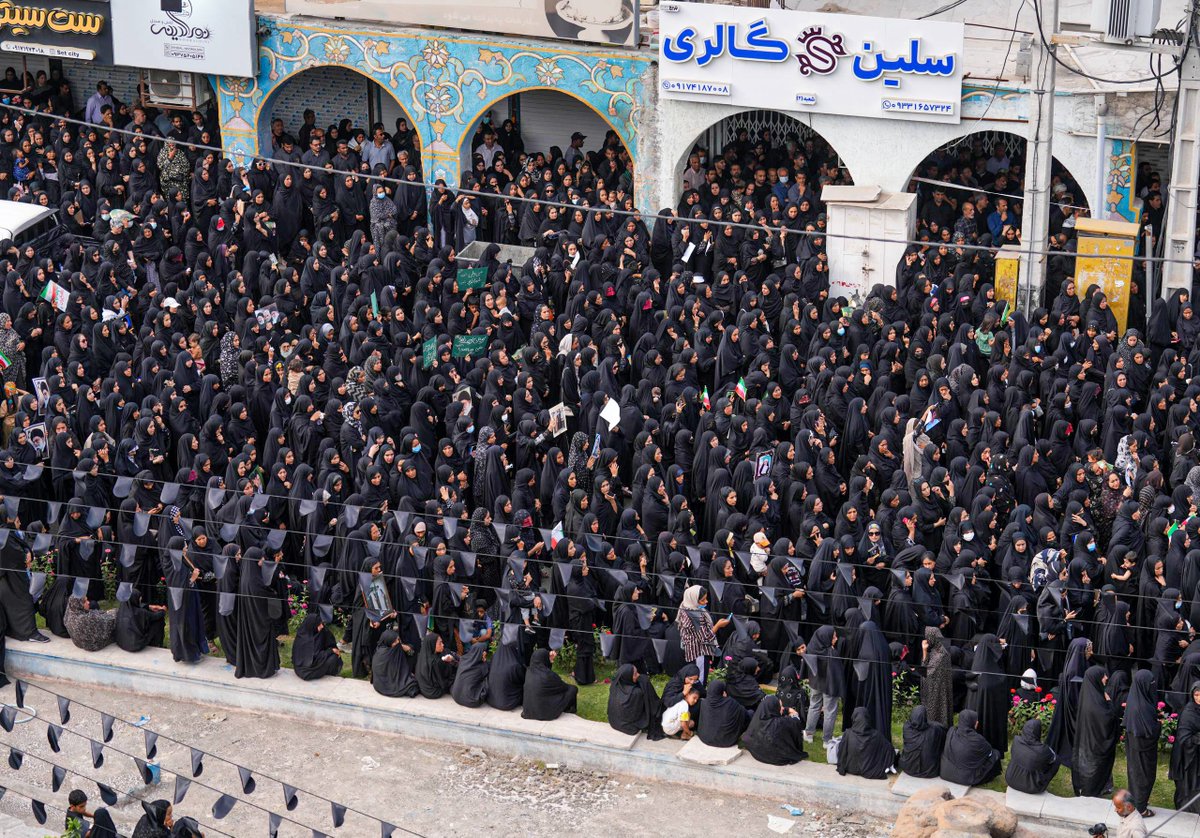📸 potret upacara pemakaman anak-anak sekolah dasar yang tewas akibat dihantam serangan Amerika Serikat dan Israel di Minab, Iran. 🥀