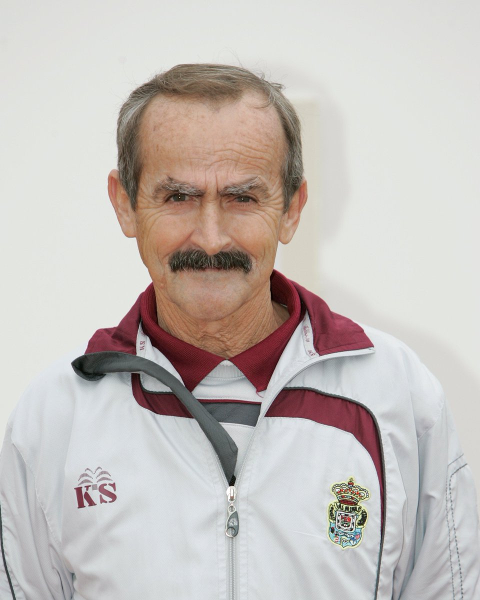 La UD Las Palmas recibe con profunda tristeza el fallecimiento de Agustín Vega del Toro, "Tino". Fiel colaborador de la entidad amarilla durante décadas, su figura estuvo muy arraigada al fútbol base grancanario.

Su compromiso, su cariño y su forma de vivir el sentimiento