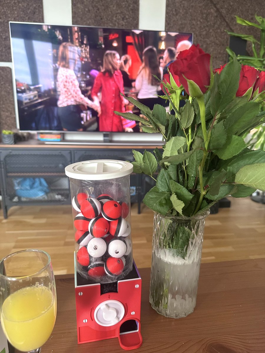 EmilyCreative tweet media