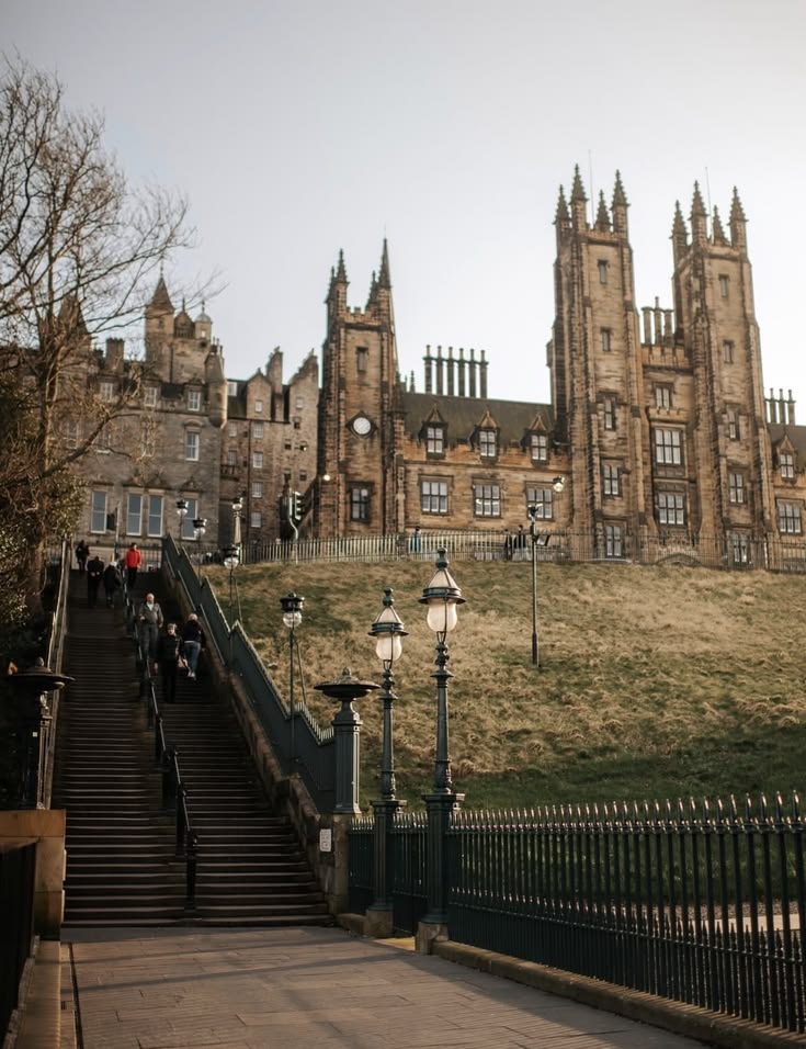 beautyexplorer0's tweet photo. Edinburgh , Scotland https://t.co/yiuHPWVfUj