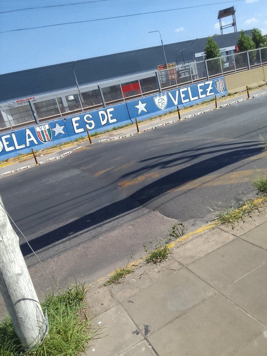 pablocigoj's tweet photo. @3framos @dievalen @Municipalidad3F @pcasna @solnad Muy importante!Av Maipú 4241 y Maipú 4305, Ciudadela. Frenadas bruscas que se escuchan a una cuadra, autos que saltan porque no se ven los lomos de burro. Por favor repintar libras diagonales amarillas sobre los lomos en avenida https://t.co/eVwJspkB8t