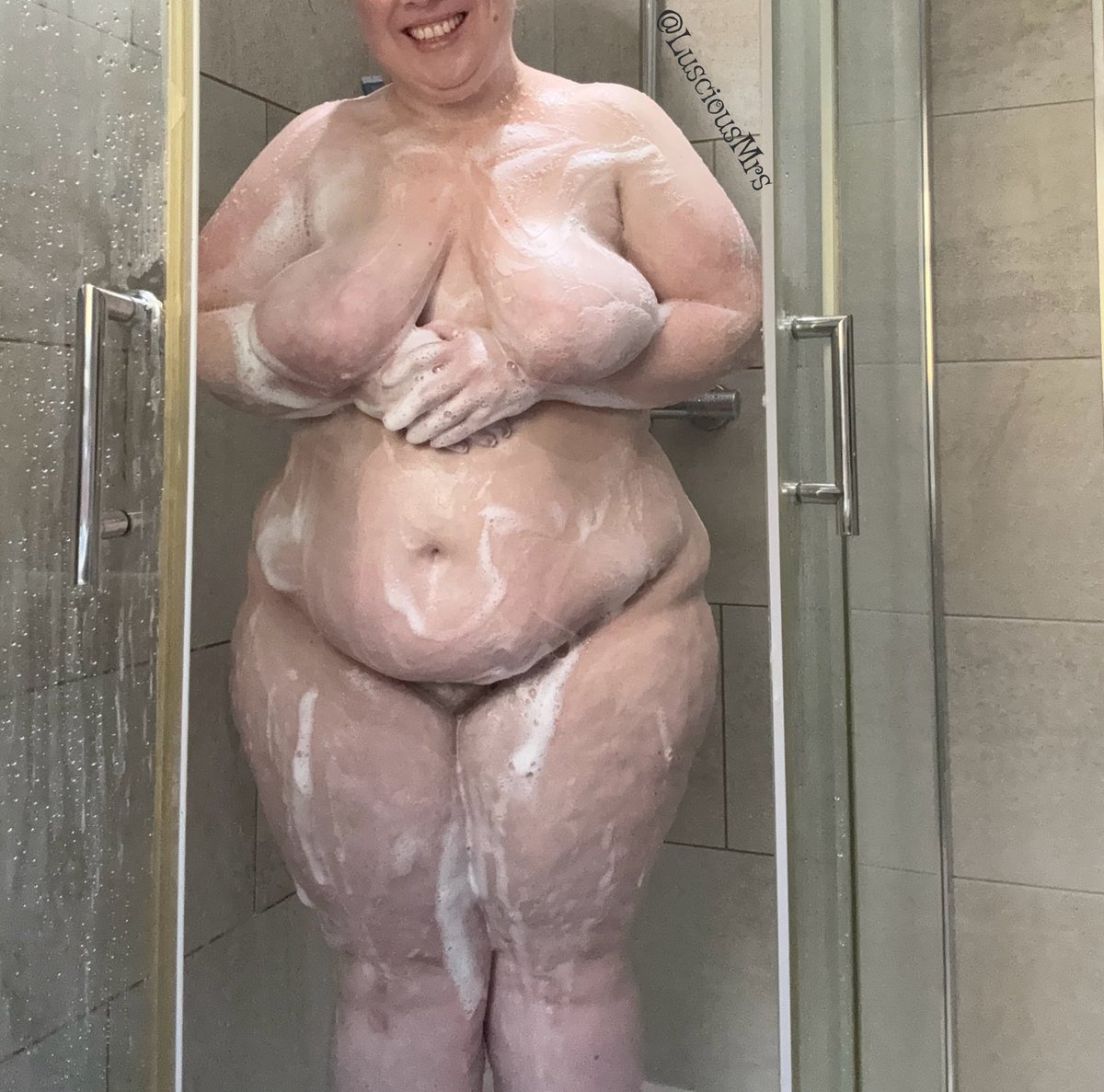 Luscious Mrs tweet media