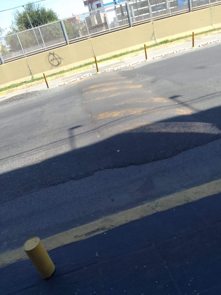 pablocigoj's tweet photo. @3framos @dievalen @Municipalidad3F @pcasna @solnad Muy importante!Av Maipú 4241 y Maipú 4305, Ciudadela. Frenadas bruscas que se escuchan a una cuadra, autos que saltan porque no se ven los lomos de burro. Por favor repintar libras diagonales amarillas sobre los lomos en avenida https://t.co/eVwJspkB8t