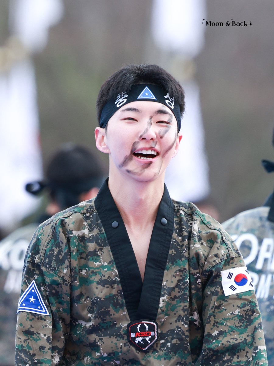 moon_back_0615's tweet photo. 260301 삼일절 독립기념관 육군태권도시범대

수고했어!!

#호시 #순영 #권순영 #HOSHI #세븐틴 #SEVENTEEN #ホシ
@pledis_17 https://t.co/rTyHoQlIbL