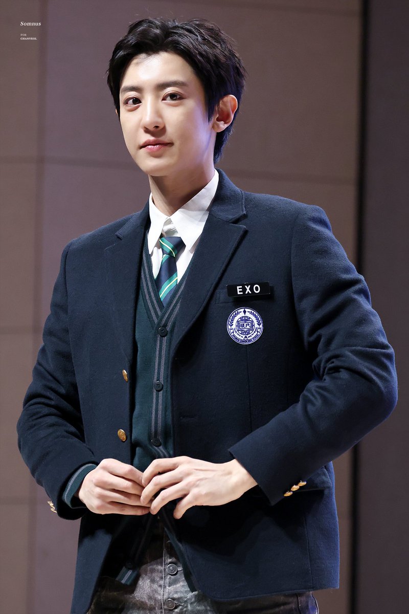 According to OP, Chanyeol filmed a congratulatory video for Hyundai High School's entrance ceremony, and that the students absolutely loved it. This is according to a current student at Hyundai High School! 🤍