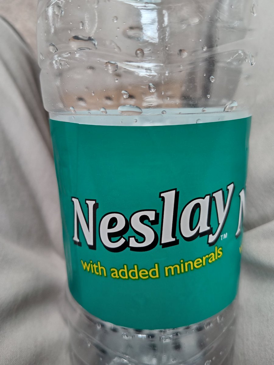 reviveramesh's tweet image. This is incredible 👏 double knock-off. Name of this bottledvwater is Neslay, copy of #Nestle but colours and logos are .#copy of #Bisleri. What a #scam