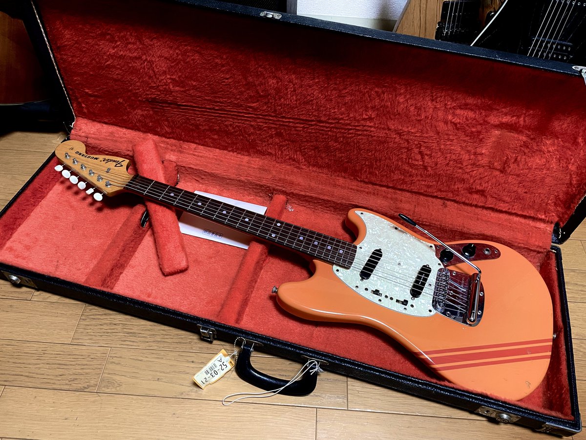 naoha_official's tweet photo. 先月ばっちり活躍してくれたので再び封印します

弾かないギターだとしても思い出がつまってて手放せないから困る🐤 https://t.co/dkLlZknMo1