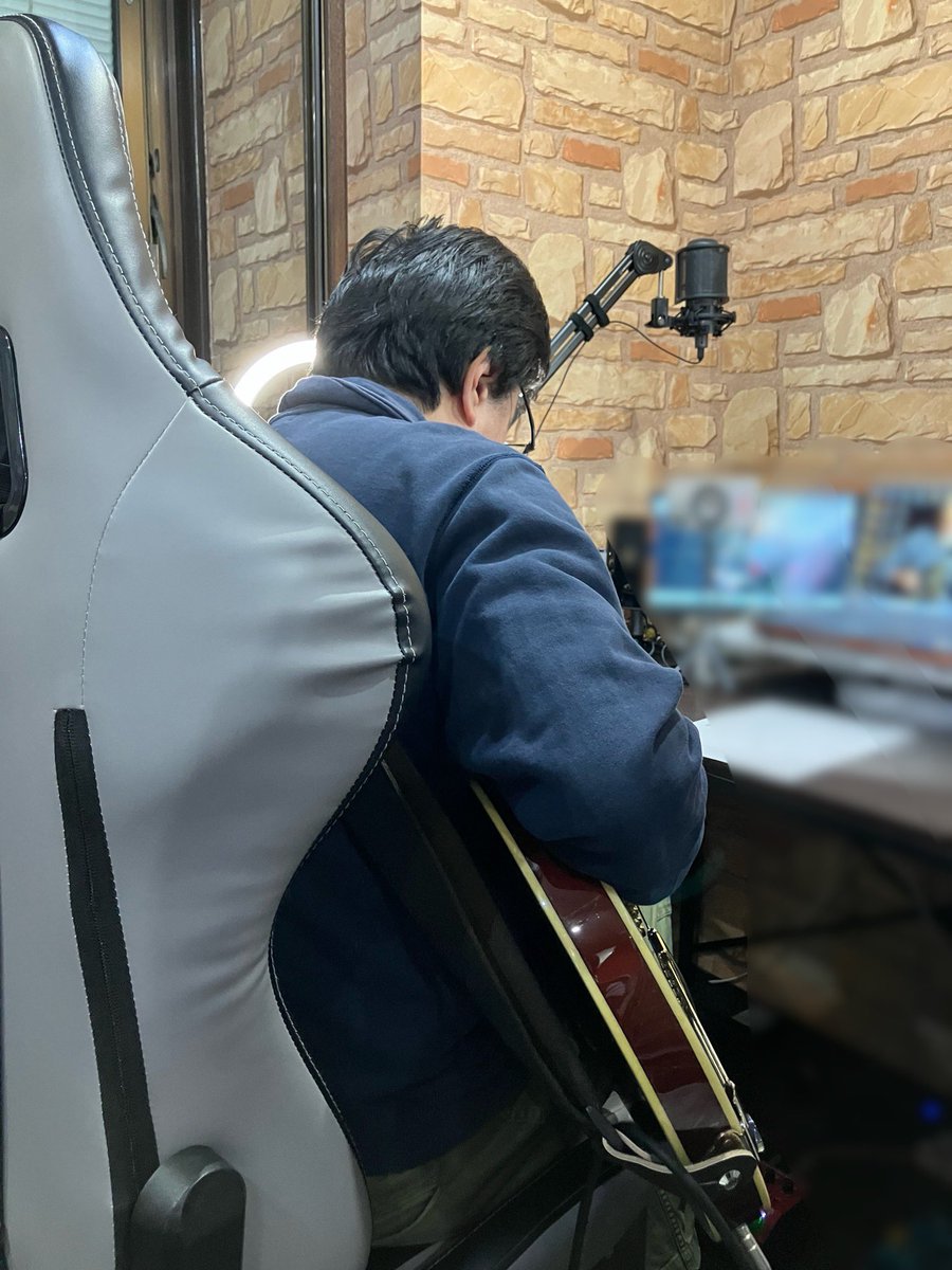 安達社長が配信前のジャズ演奏リハーサルしてます🎤