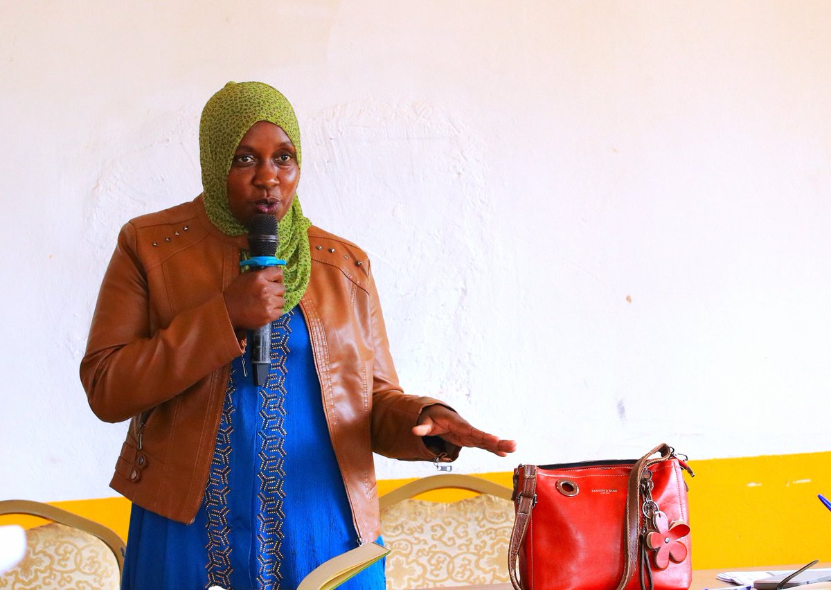 IOM_Uganda's tweet photo. @Mglsd_UG, together with IOM 🇺🇬 and with support from @FCDOGovUK, are meeting potential migrant workers and their families in Mbale city to guide their decision-making on whether to migrate for work or not— helping them weigh personal factors that may influence this decision. https://t.co/PwDGxtztYd