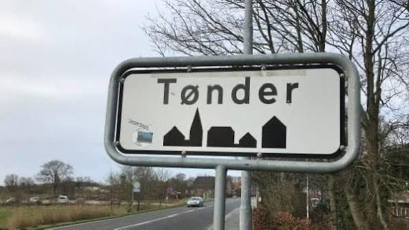 kronborg_h's tweet photo. ✍️ Gør det muligt at stemme på Rasmus Paludan i Sydjylland!

Vi mangler fysiske underskrifter i Tønder Kommune denne weekend for at sikre opstillingen til Folketinget. 🗳️

#dkpol #valgdk #Sydjylland #Tønder #stramkurs https://t.co/1C8Ez7qZKs