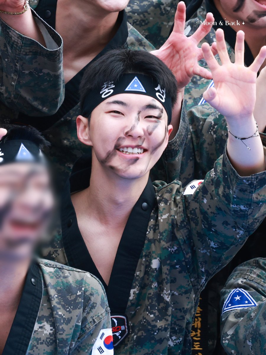 moon_back_0615's tweet photo. 260301 삼일절 독립기념관 육군태권도시범대

호랑해🐯

#호시 #순영 #권순영 #HOSHI #세븐틴 #SEVENTEEN #ホシ
@pledis_17 https://t.co/St5eCcz6L9