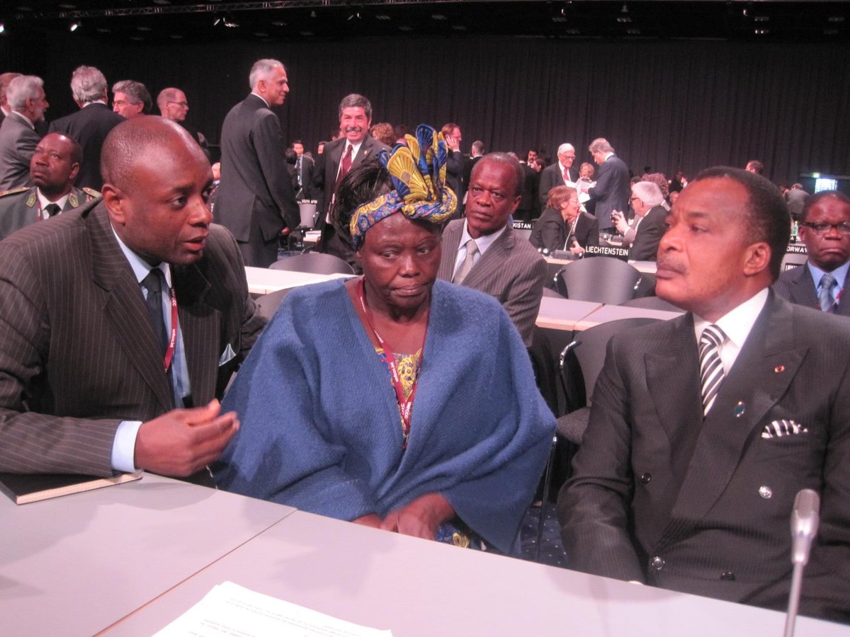 serge_bounda's tweet photo. 3 mars journée Africaine de l’environnement: En 2012, en l’honneur de Wangari MAATHAI, Prix Nobel de la Paix et Ambassadrice des forêts du Bassin du Congo, sous l’impulsion de @SassouNGuesso_ , la diplomatie congolaise a mobilisé l’@_AfricanUnion afin que son  héritage perdure. https://t.co/ifxbRuBsBg