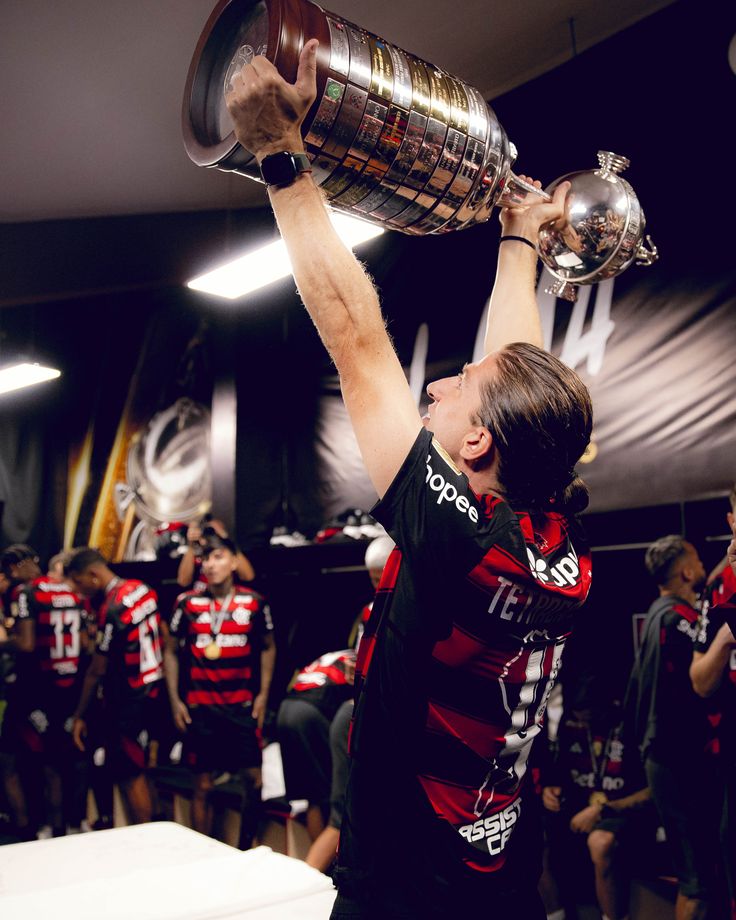 NADA apaga a história.