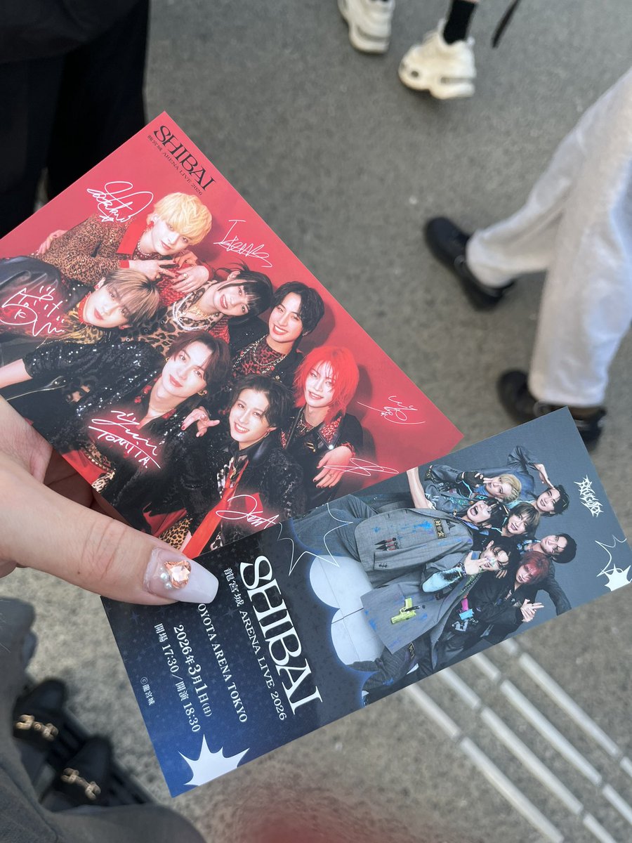 AyutoKuto's tweet photo. 龍宮城初めてライブ行ったんだけど…
言葉にならないほど良すぎていまだに海の中から地上に戻れません。笑
思わずFCにも入りました🙇🏻‍♀️
あと物販並んでた時とか席わからなくて近くのファンの人に聞いた時凄く優しくて🥹ほっこりしたなぁ。。 https://t.co/onZ1A7K2jy