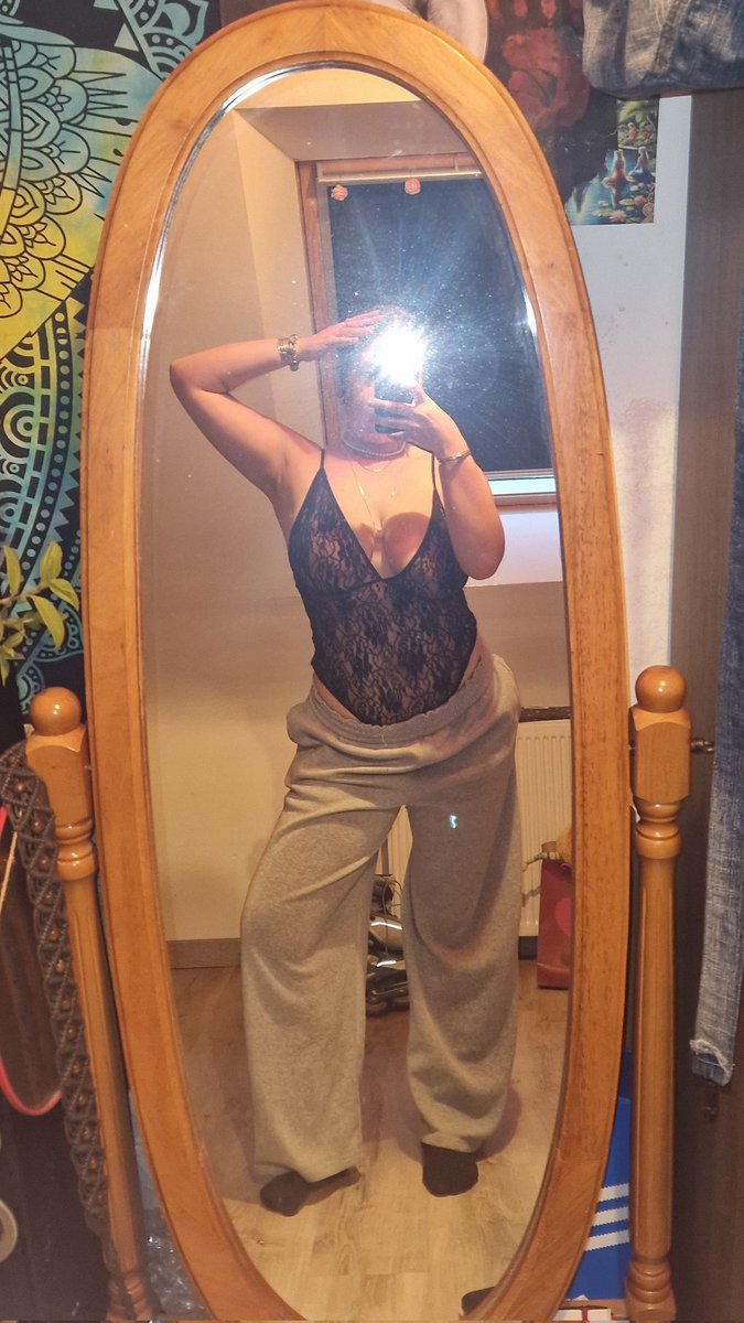 f_eetspics's tweet photo. Toutes les salopes qui bavent devant mes photos, agenouillez vous en comm.🙇‍♂️
#soumis #fetichiste #findom #domina #moneyslaves #paypig https://t.co/CppmQ85TMz