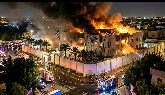 Namberdar_89's tweet photo. هنا سفارة امريكا في الرياض
وكما تشاهد أخي العزيز وجود الإمريكي لا ينفعني انا بل يخدم مصالح اسرائيل.
#الرياض_الان 
#صوت_الانفجار https://t.co/S5W3Cos60C