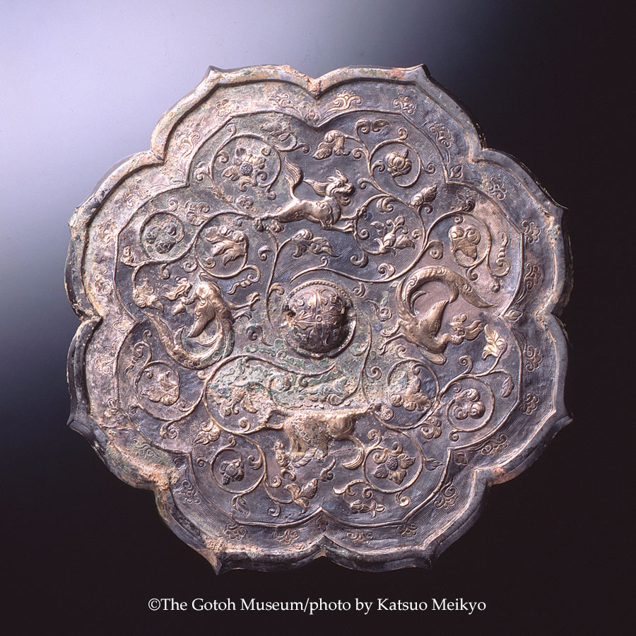 展示室より】「展示室2」の特集展示「唐代以降の中国鏡」にて「重要