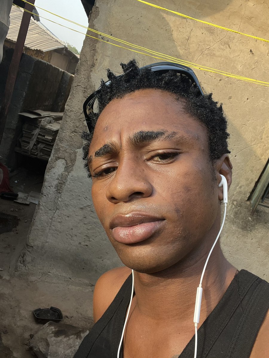 I sing pass all your faves lol 😂 argue with your keyboards MfK too scared to look my way 🐼✨💯 Pizy BAD 🔥 PANDA 🐼 music for life ✨✨✨ Let the star shine ✨ jare