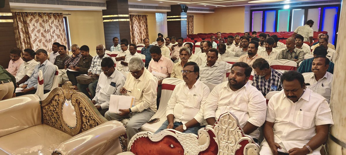 వార్తాలాప్‌లో ప్రజా సంక్షేమం కొరకు కేంద్ర, రాష్ట్ర ప్రభుత్వాలు తీసుకుంటున్న పలు చొరవలు, సంక్షేమ పథకాలు గురించి ప్రసంగిస్తున్న చిత్తూరు నియోజకవర్గ పార్లమెంట్‌ సభ్యులు దగ్గుమల్ల ప్రసాద రావు.
#Vartalap #Chittoor