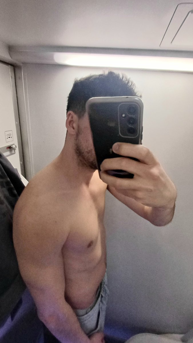I can't help myself, I'm so horny in the plane 💦🍆
onlyfans.com/greekmen