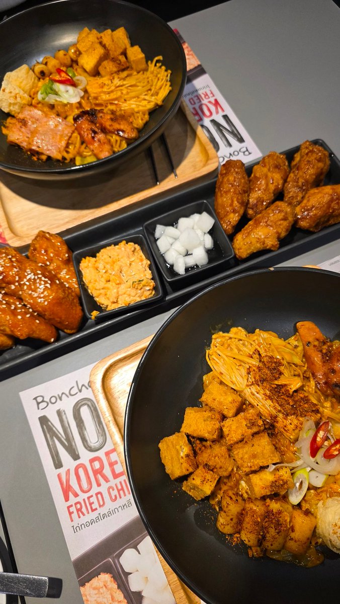 พ้มอีทๆ บอนชอนรอพี่ดาราแหละ 🍗

PONDPHUWIN EAT BONCHON

#PondPhuwinกินบอนชอน