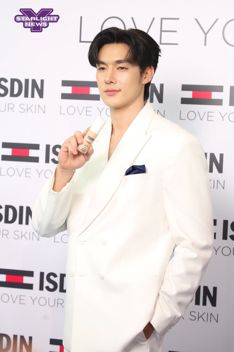 StarlightYnews's tweet photo. เปิดตัว “ตี๋ บุญยเกียรติ” พรีเซนเตอร์ ISDIN Thailand ในงาน “HACK YOUR SKIN”

#TeeBoonyakait #ISDIN
#HackBeautyLab #HackYourSkin https://t.co/hmu8gKGnfG