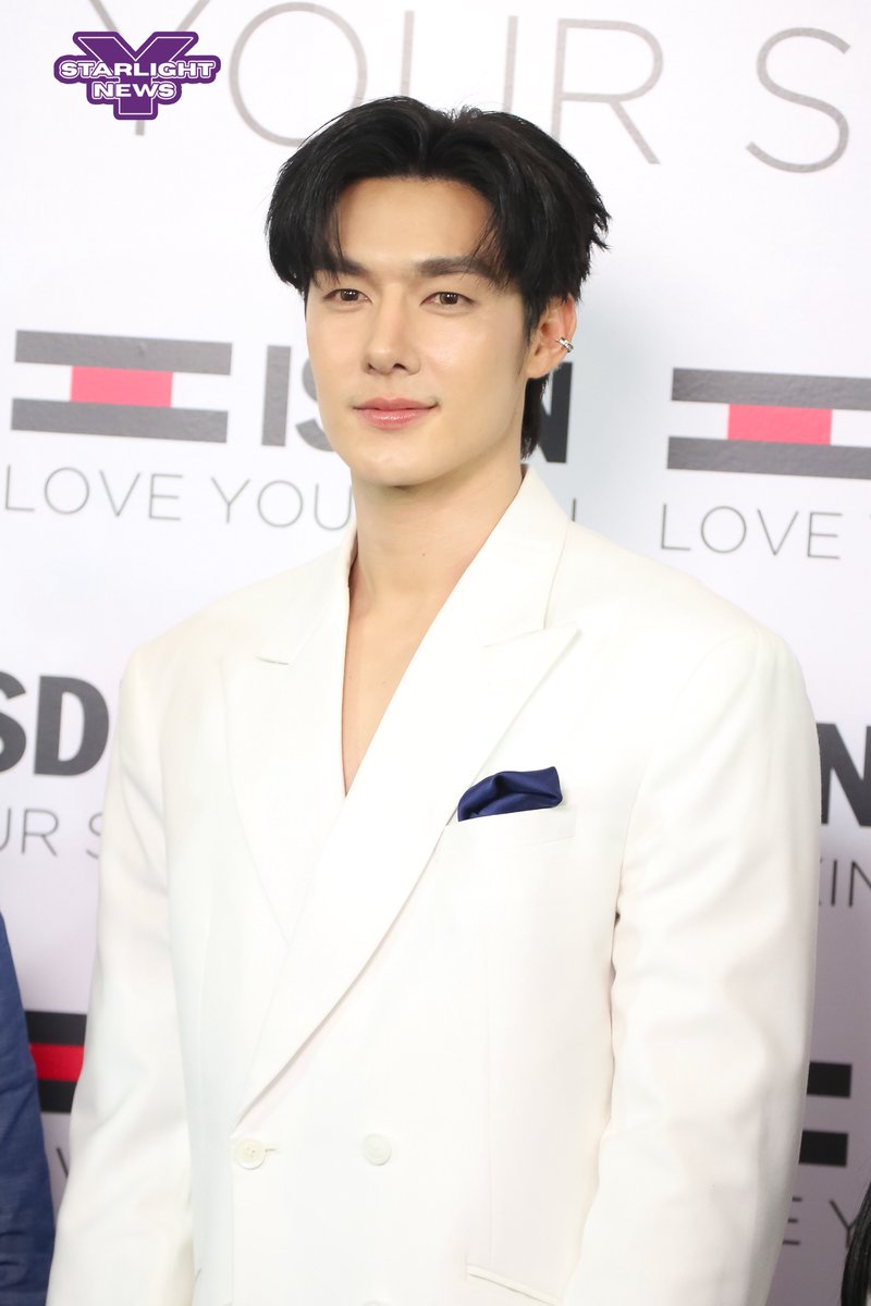 StarlightYnews's tweet photo. เปิดตัว “ตี๋ บุญยเกียรติ” พรีเซนเตอร์ ISDIN Thailand ในงาน “HACK YOUR SKIN”

#TeeBoonyakait #ISDIN
#HackBeautyLab #HackYourSkin https://t.co/hmu8gKGnfG