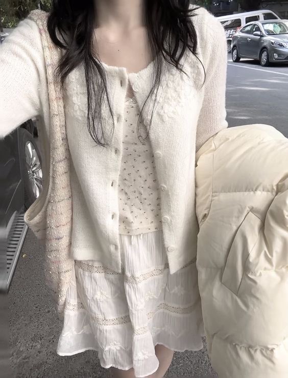 flower_ou123's tweet photo. 모리걸+데일리+러블리 랜박 랜덤박스 ⋆˚𝜗𝜚˚⋆

price 5.0 => 3벌

코디셋으로 보내드려요! 코디 고민 없이 받으신 그대로 착용하시면 됩니다🎀
화이트, 아이보�� 등 밝은 계열로 들어가요🤍

랜박 후기는 타래 봐주세요!

#벼룩 #옷벼룩 빈티지 https://t.co/WbnIa7SwIG