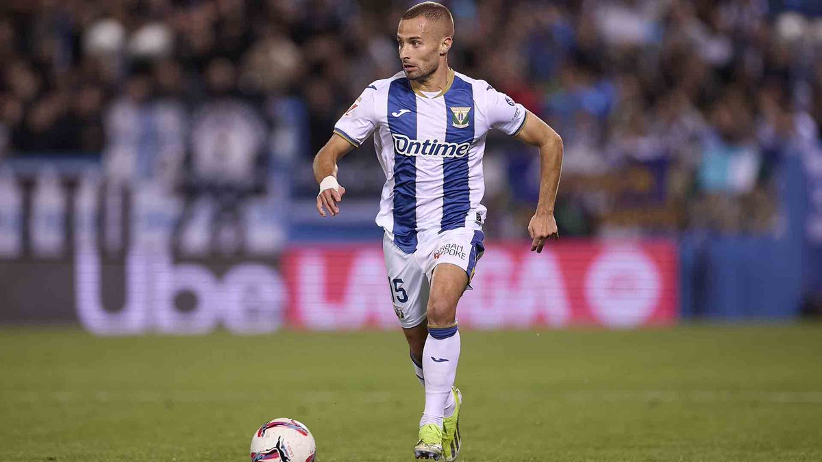 Qué feliz me pone ver a Franki recuperar su nivel. Fue el mejor contra la ‘Cultu’ y ayer volvió a ser de los más destacados, si no el mejor. Clave en la salida con sus conducciones y el único que aporta profundidad en banda. 

Sería una negligencia muy grande no renovarle.