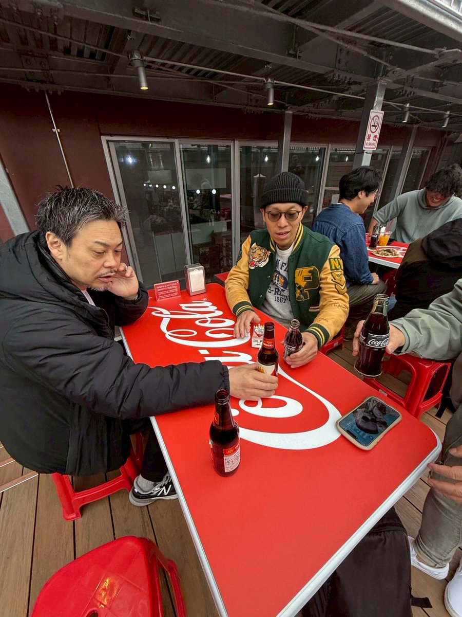 munchs_burger's tweet photo. 毎回恒例の
シェイクツリーオーナー夫妻と
今回は浅草デートミーティング
今年のコラボはどうするかとか
バーガー業界の話とか
人の話とか
まあオーナー同士が集まれば
話す事はいっぱいあります。 https://t.co/zcvhXa4y6w