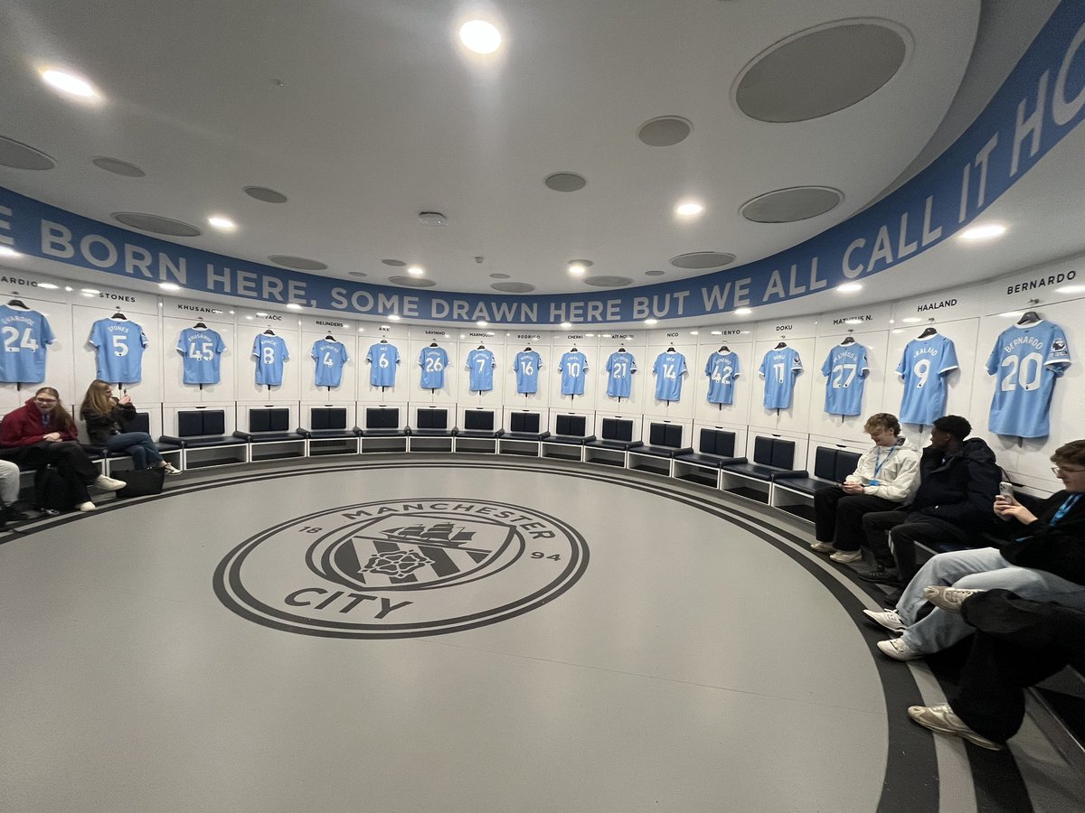 HarryeJourno's tweet photo. Brilliant day yesterday in Manchester with a great tour of the Etihad Stadium and the National Football Museum. ⚽️

Big thanks to @BASportsJourno for sorting it all out and giving us this great opportunity 🤝 https://t.co/GHmy8KdFeP