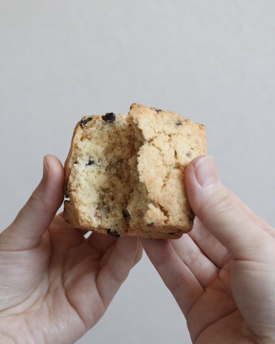 チョコバナナスコーンの販売を終了いたしました。たくさんの皆さまにお楽しみいただけていましたら嬉しいです🌿

また夏頃にお作りできたらと思っています。これからは春のフレーバーが登場しますので、ぜひお楽しみに！