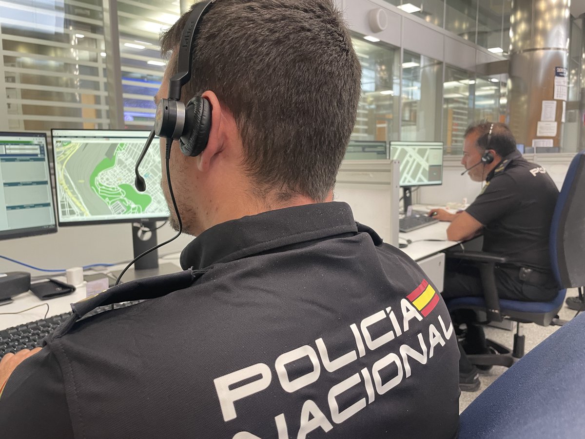 interiorgob's tweet photo. 👮 ¿Conoces el servicio de videointerpretación #SVisual de @policia?

🧏‍♀️ Facilita a las personas con discapacidad auditiva acceder a los servicios policiales. 

📍 Implantado en todas las Oficinas de Denuncias y Atención al Ciudadano.

📆 Día Mundial de la Audición https://t.co/m9mq9NLHuz