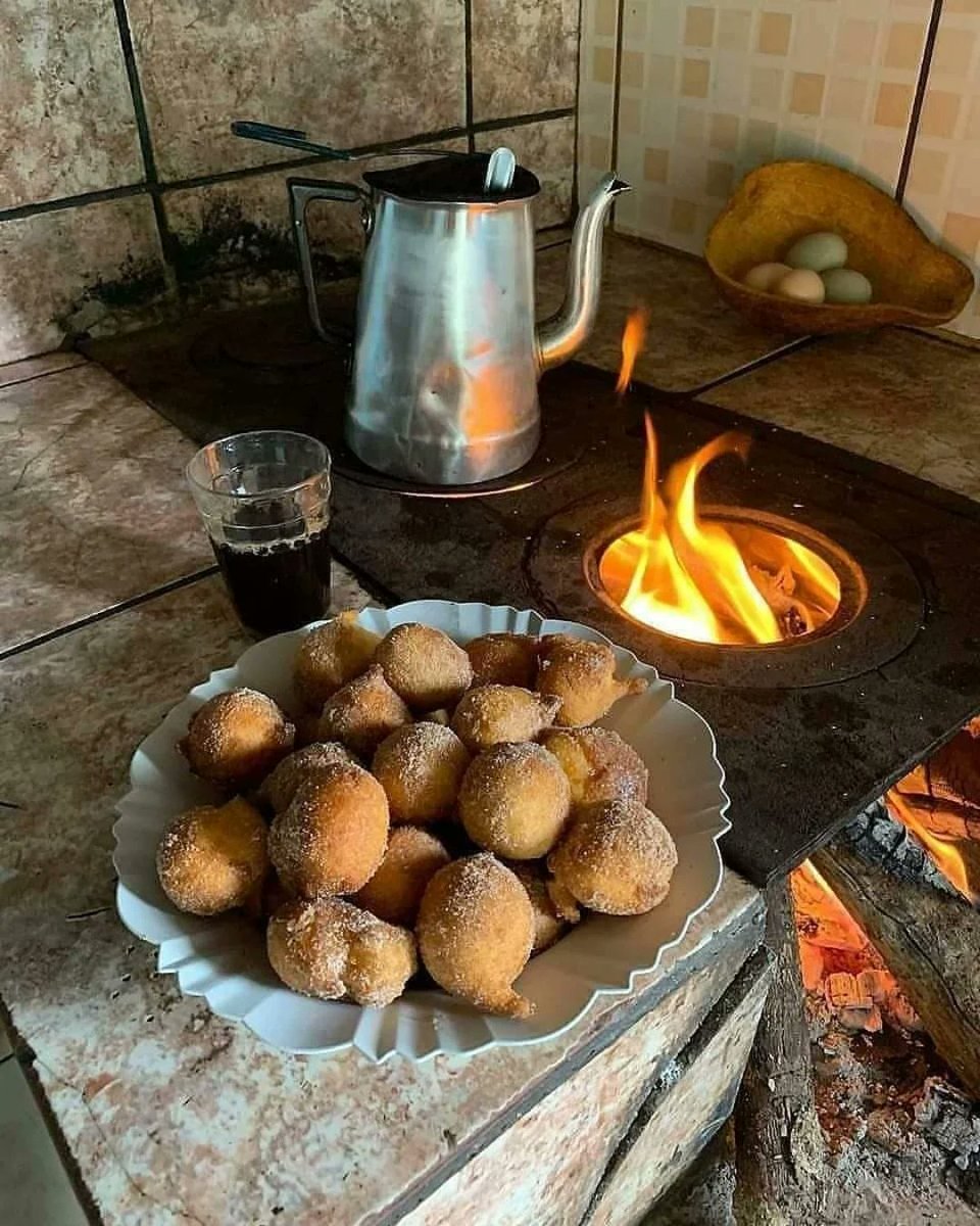 Bom dia! ☕️

Com bolinhos de chuva e um café quentinho 😋

📸Recantodaluciana