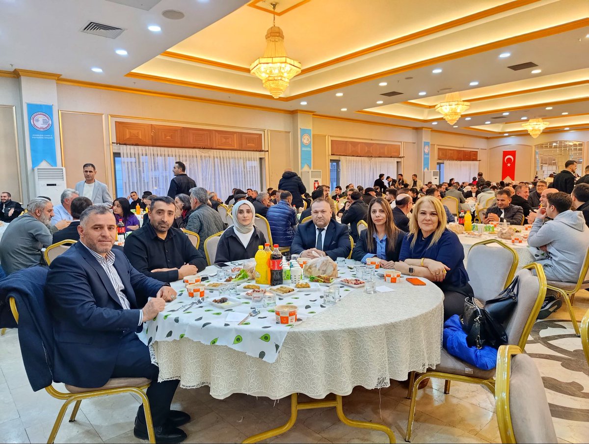 VANFED115248's tweet photo. Noşar Kültür ve Dayanışma Derneği’nin düzenlemiş olduğu iftar programına katılım sağladık.Gece boyunca gösterdikleri misafirperverlikleri için teşekkürlerimizi sunuyoruz.VANFED Yönetim Kurulu Adına Genel Başkan MURAT TEYMUR. https://t.co/eIrlcnRaD2