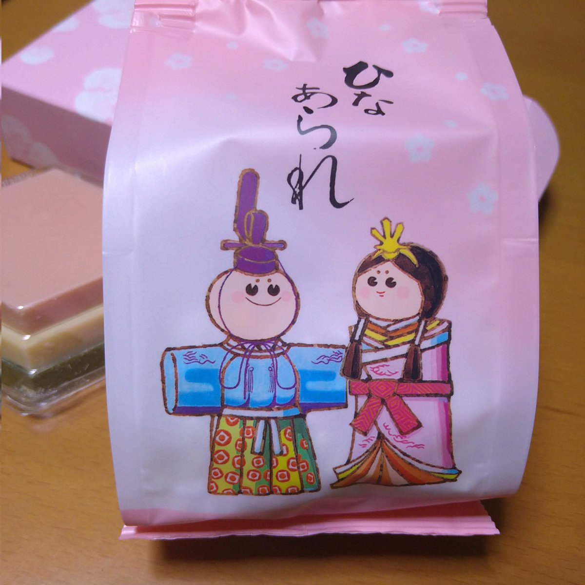melanzani19's tweet photo. 六花亭のひなあられと菱餅…ではなくチョコレート！
美味しくいただきました🎎 https://t.co/RVswTbb9NX
