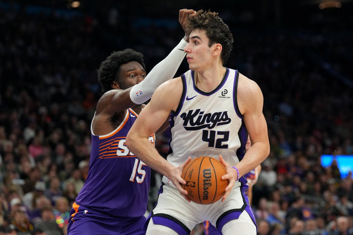 TrashTalk_fr's tweet photo. Aucun rookie n’a envoyé plus de double double que Maxime Raynaud cette saison.

Pas Cooper Flagg.
Pas Derik Queen.
Pas Kon Knueppel.
Pas Ryan Kalkbrenner.
Pas VJ Edgecombe.
Pas Dylan Harper.
Pas Cedric Coward.

14 points et 10 rebonds de moyenne sur les 12 derniers matchs ! 🙌🇫🇷 https://t.co/f2VhJyVyBy