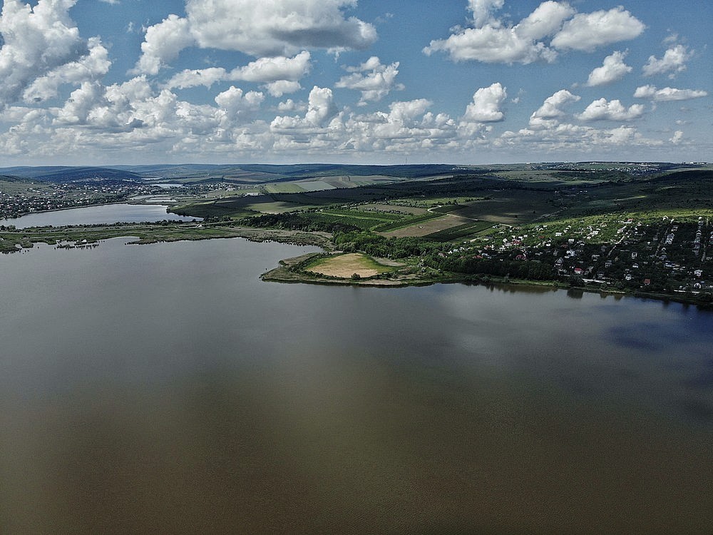 Welcomemd's tweet photo. We offer for sale a plot of land for construction in Moldova, which is located by a large lake in Ialoveni district, village Danceni. Convenient location, territorially correctly placed, 12 km from the center of Chisinau. https://www.welcome.md/eng/SL-002 https://t.co/eKMBlt1UI2