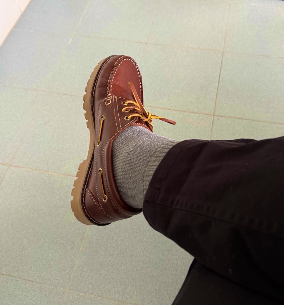 serd1g's tweet photo. Reject white sneakers and return to the classics: loafers &amp; boat shoes https://t.co/ZujsaolJ3E
