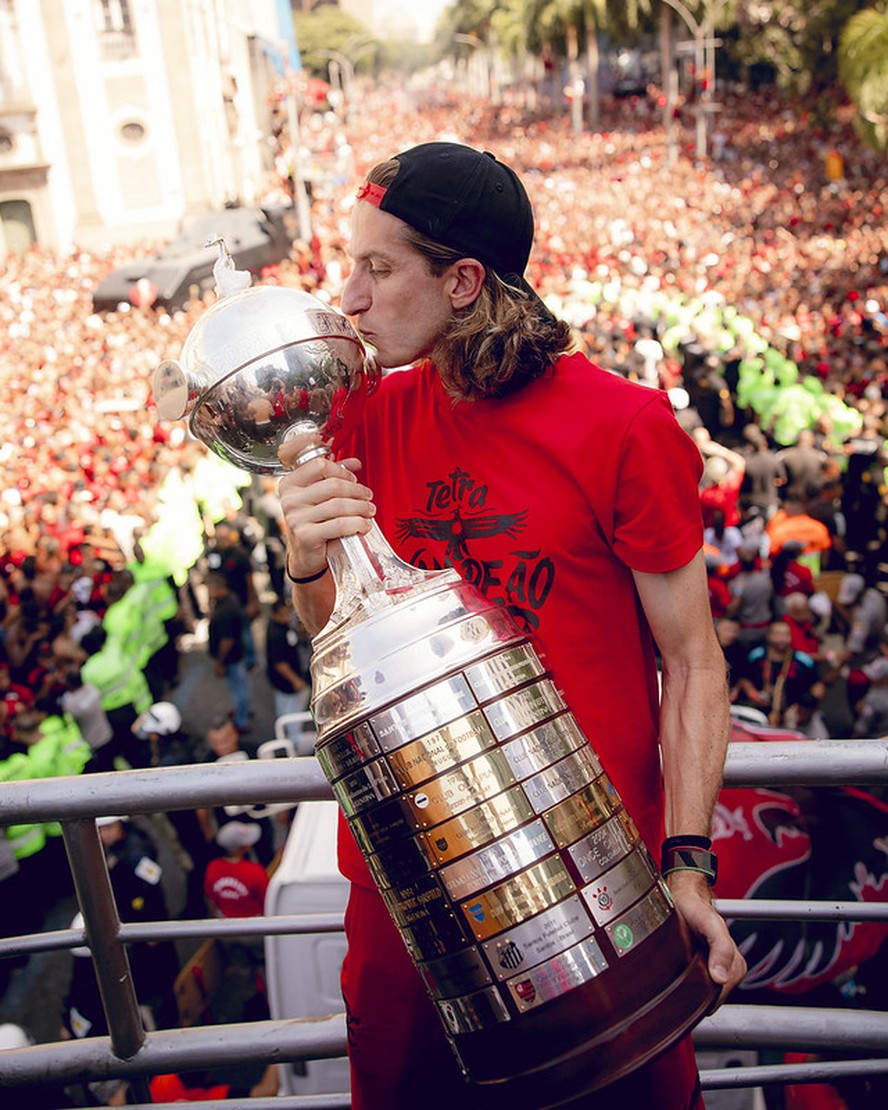TA NA HISTÓRIA 🔴⚫

🏆copa challenger
🏆derby das américas
🏆mundial de clubes (sub-20)
🏆 recopa
🏆🏆 copas do brasil
🏆🏆🏆 supercopas
🏆🏆🏆 brasileirões 
🏆🏆🏆 libertadores
🏆🏆🏆cariocas

ÍDOLO👊
OBRIGADO FILIPE LUÍS!
#Flamengo