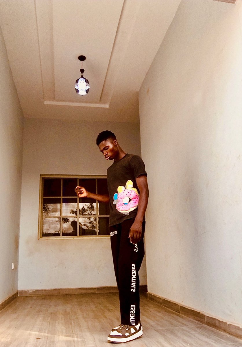deji_ogundipe's tweet photo. Blessed to see 26 🎂
Y'all show me love ❤️ today 🙏🏽🥺 https://t.co/KOO3f9P5Ht