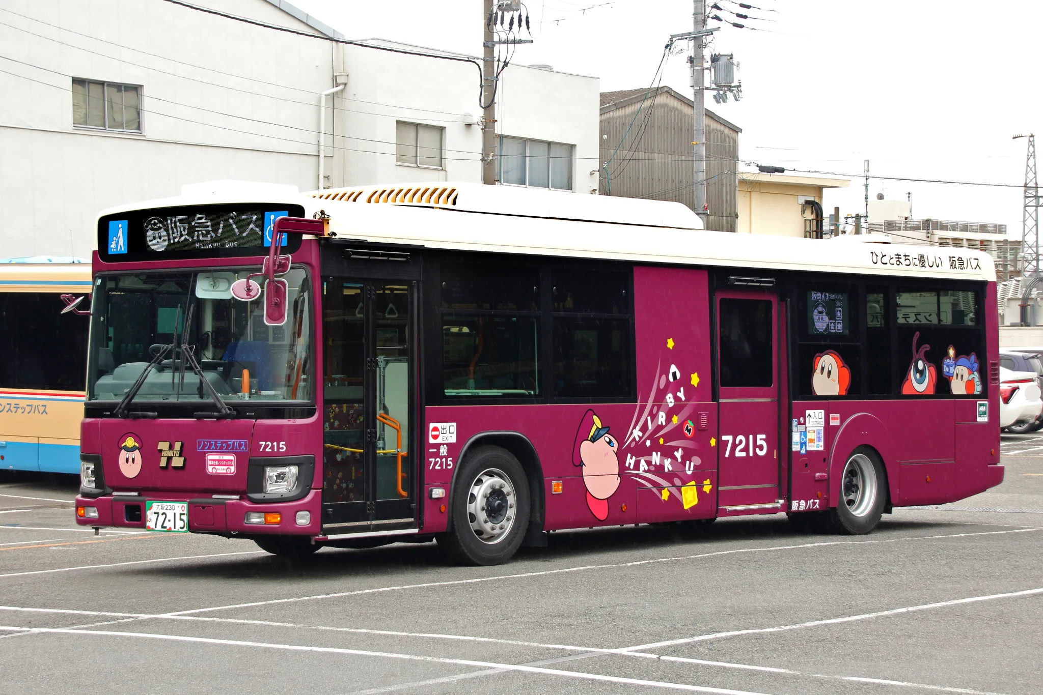 阪急バス 7215号車(吹田)「星のカービィ×阪急電車」ラッピング　受注生産 阪急バス【公式】 on X: 