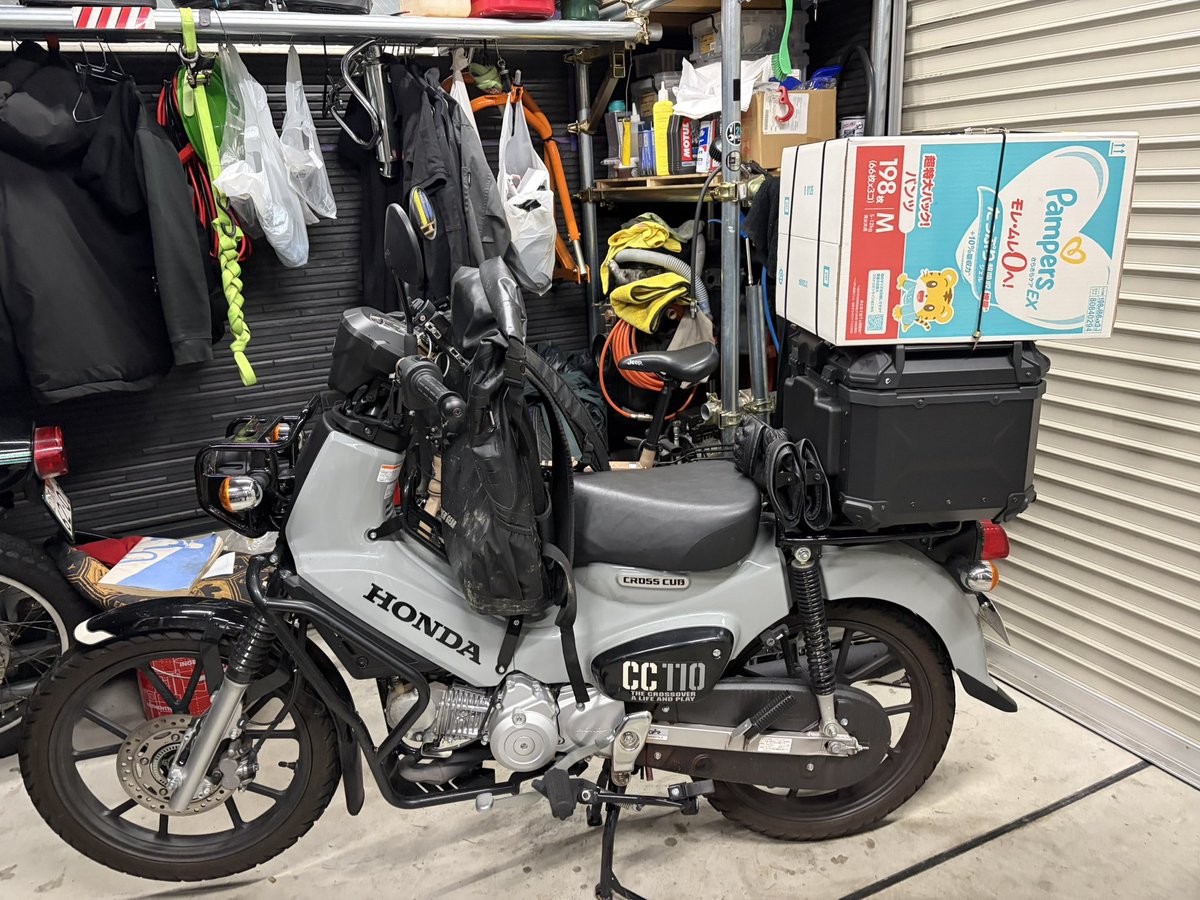 29students's tweet photo. 仕事帰りにオムツ買えちゃう。バイク業界のハイエース笑笑 https://t.co/XydbRiNkZA
