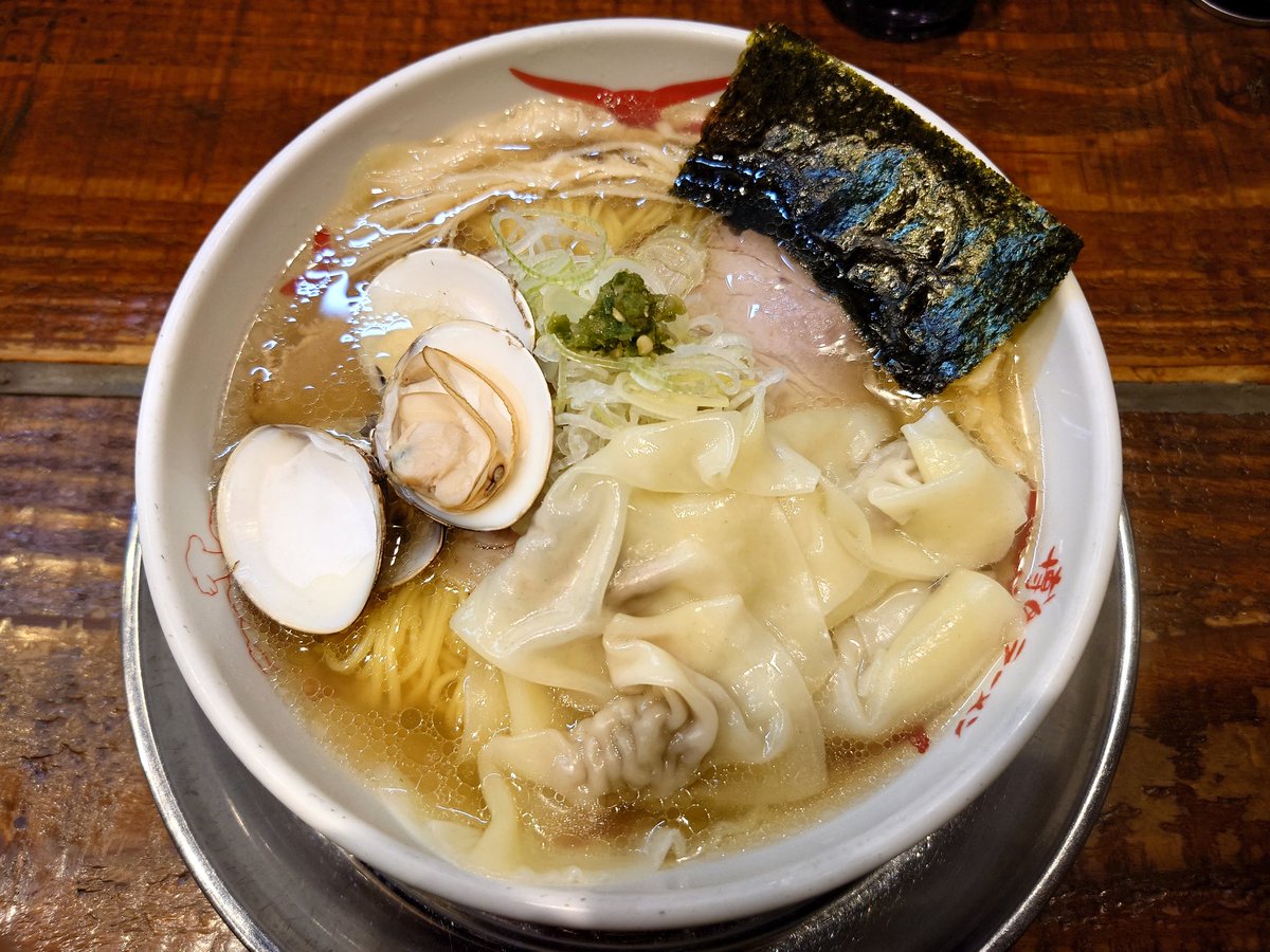 pichimipon's tweet photo. 久しぶりに立川がんこにやって来た\( ･ω･)/

塩ワンタン麺
ひな祭りだから？
蛤〜取った出汁がとても美味い

レベル4にしたら少ししょっぱく感じたので
3だったかなぁ

#らーめん
#ラーメン
#塩ワンタン麺
#立川がんこ
@gankotachikawab https://t.co/ZiqsXklA1B