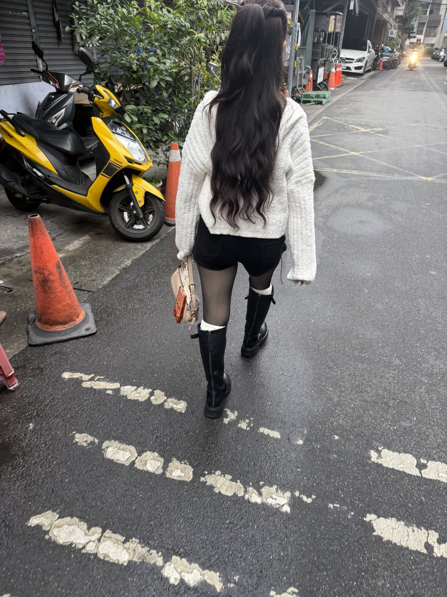 bbc791346's tweet photo. 黑絲+白襪 足交 阿ㄙ… 超舒服… https://t.co/zPI3MFHJa3