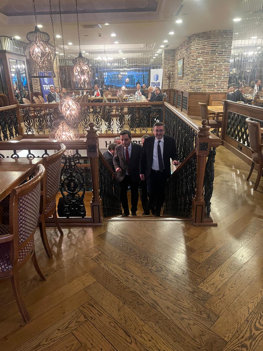 tduborgtr's tweet photo. Türkiye Değerleme Uzmanları Birliği (TDUB) olarak, 2 Mart 2026 tarihinde Ankara’da düzenlediğimiz iftar yemeği programında; TDUB adına Yönetim Kurulu, Denetleme Kurulu ve Disiplin Komitesi üyelerimiz ile Genel Sekreterimizin katılımıyla sektörümüzün paydaşlarıyla bir araya geldik.

Programımıza teşrif eden değerli davetlilerimiz arasında;
Sermaye Piyasası Kurulu (SPK)’ndan Kurul Başkanı Sn. İbrahim Ömer Gönül, Başkan Yardımcısı Sn. Uğur Yaylaönü, Bağımsız Denetim ve Değerleme Faaliyetleri Dairesi Başkanı Sn. Müge Çetin, Ortaklıklar Finansmanı Dairesi Başkanı Sn. Kürşad Sait Babuçcu;
Tapu ve Kadastro Genel Müdürlüğü (TKGM)’nden Genel Müdür Sn. Hakan Gedikli, Genel Müdür Yardımcısı Sn. Mustafa Akkul, Taşınmaz Değerleme Dairesi Başkanı Sn. Ümit Yıldız;
Adalet Bakanlığı Bilgi İşlem Genel Müdürü Sn. Servet Gül ve GABİM Genel Müdürü Sn. Faruk Bostancı yer aldı.

İftar programımızda; değerleme sektörünün gelişimi, kurumsal ilişkilerin güçlendirilmesi, kurumlarımızla yürütülen çalışmalar ve karşılıklı beklentiler üzerine verimli değerlendirmelerde bulunuldu.

Nazik katılımları ve değerli katkıları için tüm misafirlerimize teşekkür eder; kamu kurumlarımız ve paydaşlarımızla iş birliğimizi güçlendirerek sürdürme kararlılığımızı saygıyla kamuoyuna arz ederiz.