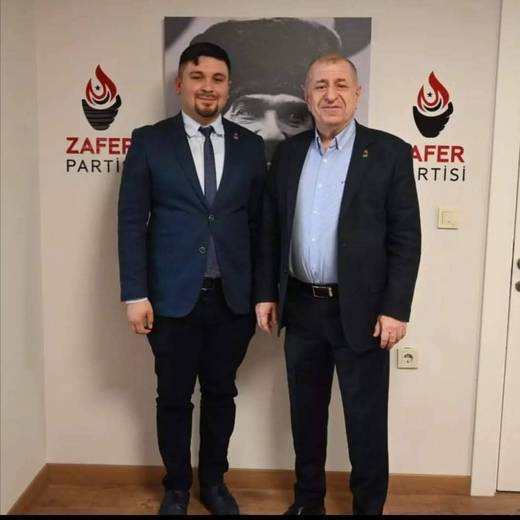 Biz gönül verdik, Rabbim ömür versin inşAllah.
Ad gününüz kutlu olsun Sn. Genel Başkanım. <a href="/umitozdag/">Ümit Özdağ</a>