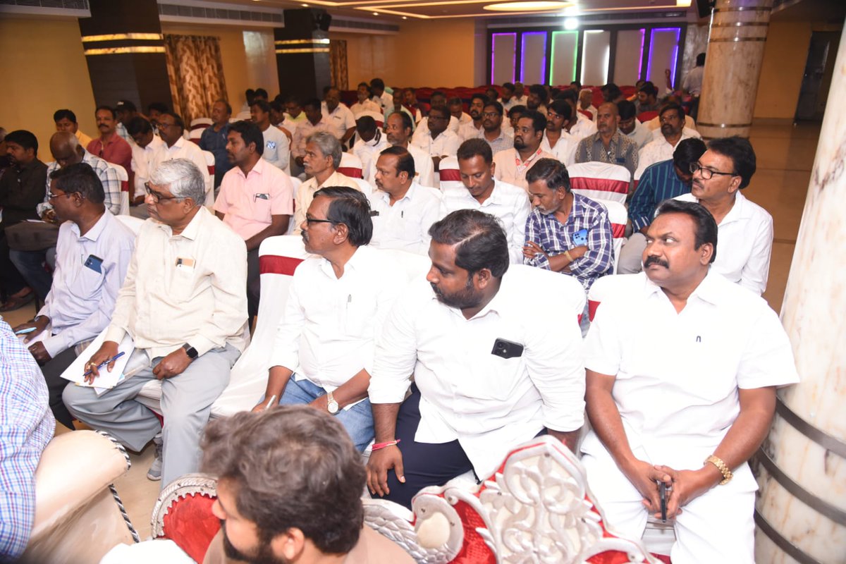 వార్తాలాప్‌లో పాత్రికేయులను ఉద్దేశించి ప్ర‌సంగిస్తున్న రవికుమార్, ప్రాజెక్ట్ డైరెక్టర్, డిస్ట్రిక్ట్ వాటర్ మేనేజ్మెంట్ ఏజెన్సీ.
#Vartalap #Chittoor