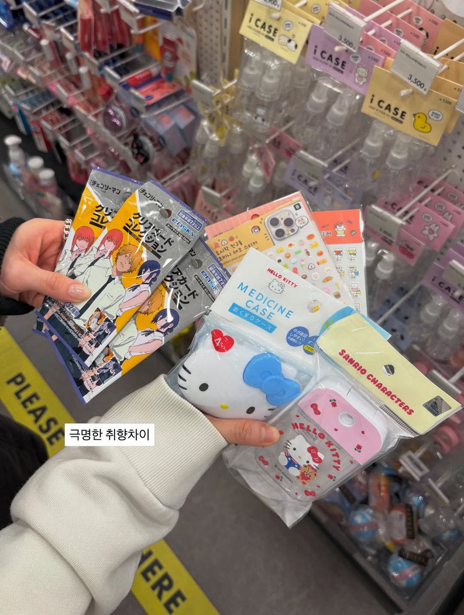 Chuu Instagram post
Lately
3: @[Heejin] 20s + 2 women = Artbox
4: Stark difference in taste