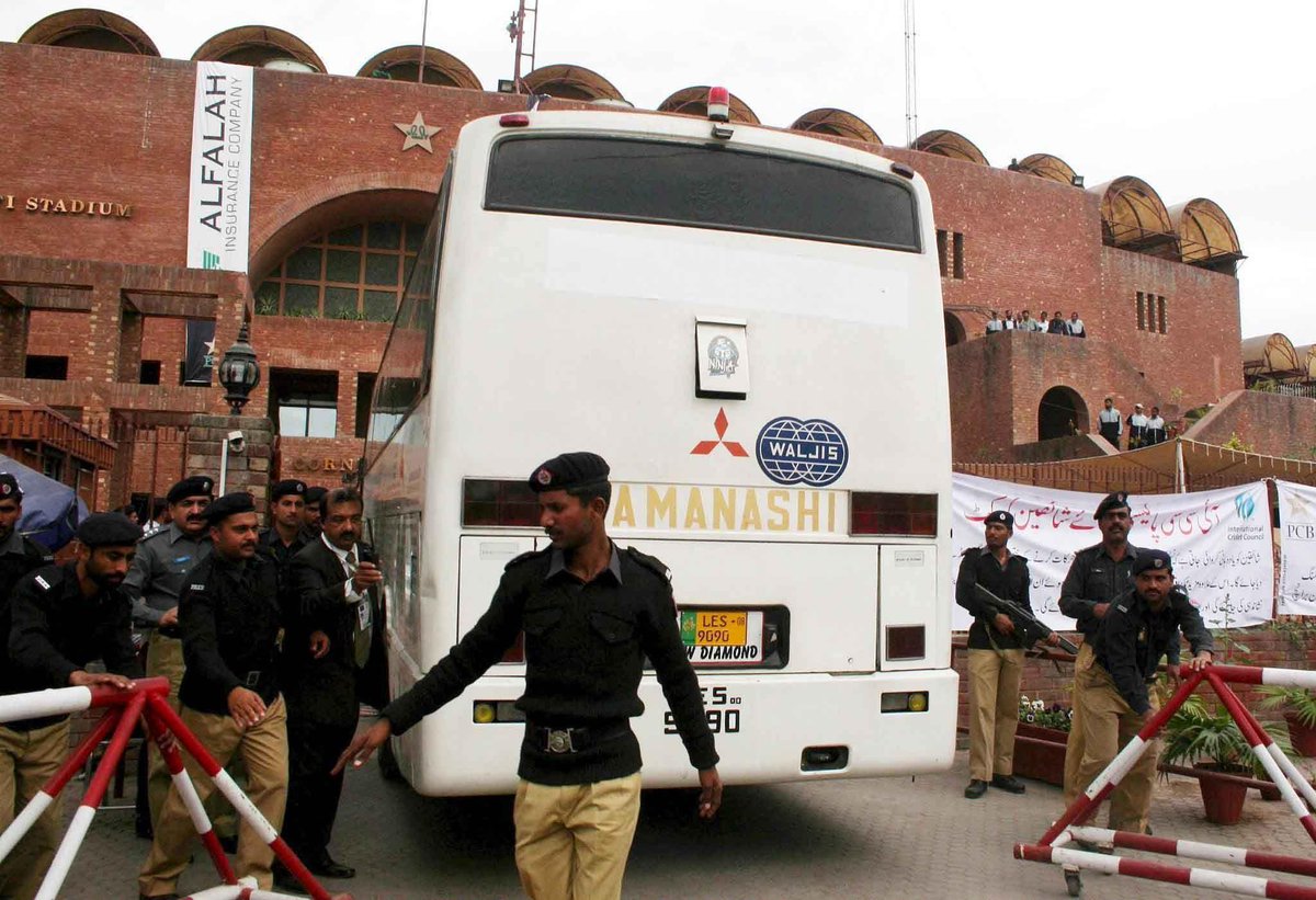 RSingh6969a's tweet image. Circa: Lahore, March 3, 2009. Scene near #Gaddafi #Stadium where Sri Lankan team bus was ambushed a short distance away from the venue by 12 gunmen. During the attack, 6 policemen and a driver escorting the match officials died. #cricket #SriLankaTweet #NaveenWijesinghe #pakistan